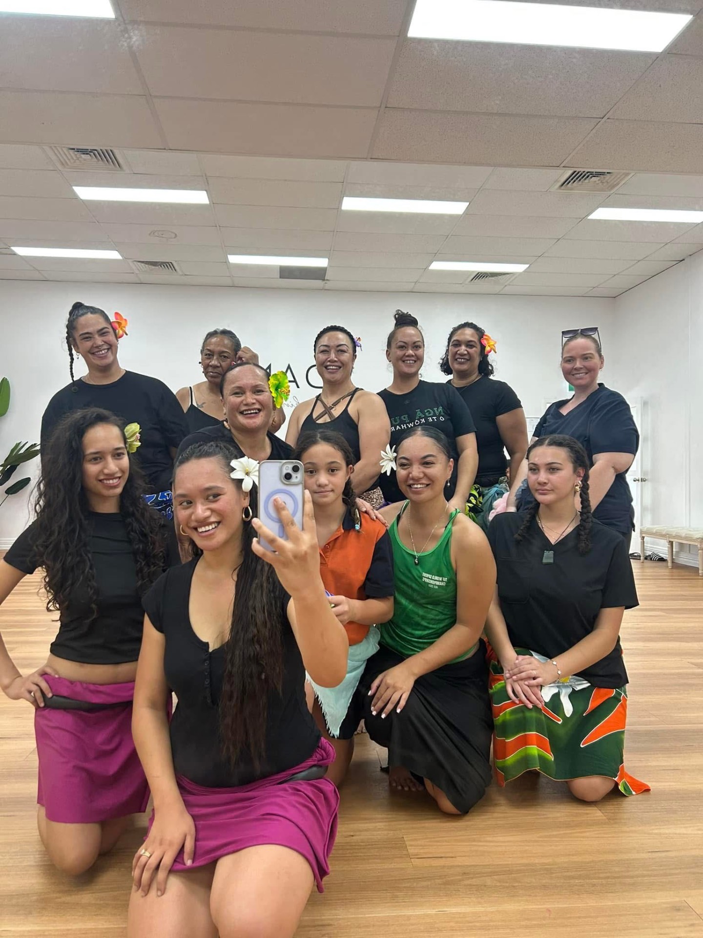 Dancers posing in pareu